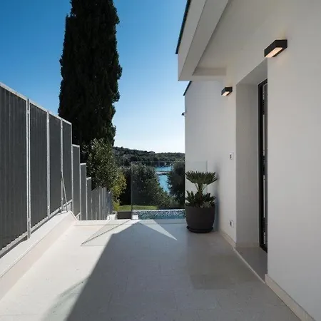 Bonelli * Pjescana Uvala