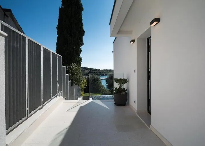 Bonelli * Pjescana Uvala